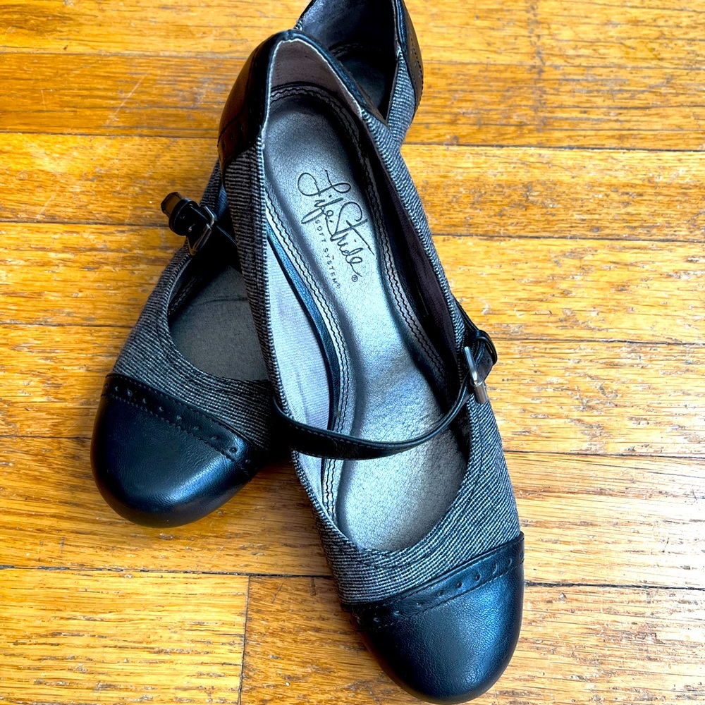 Life Stride Mary Jane style heels size 8
